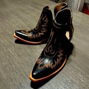 Ariat Womens Dixon bootie brand new